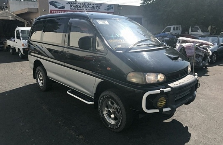 Golf Versterken hoorbaar An Unsung Off-Road Hero: The Right-Hand Drive 4x4 Mitsubishi Delica - eBay  Motors Blog