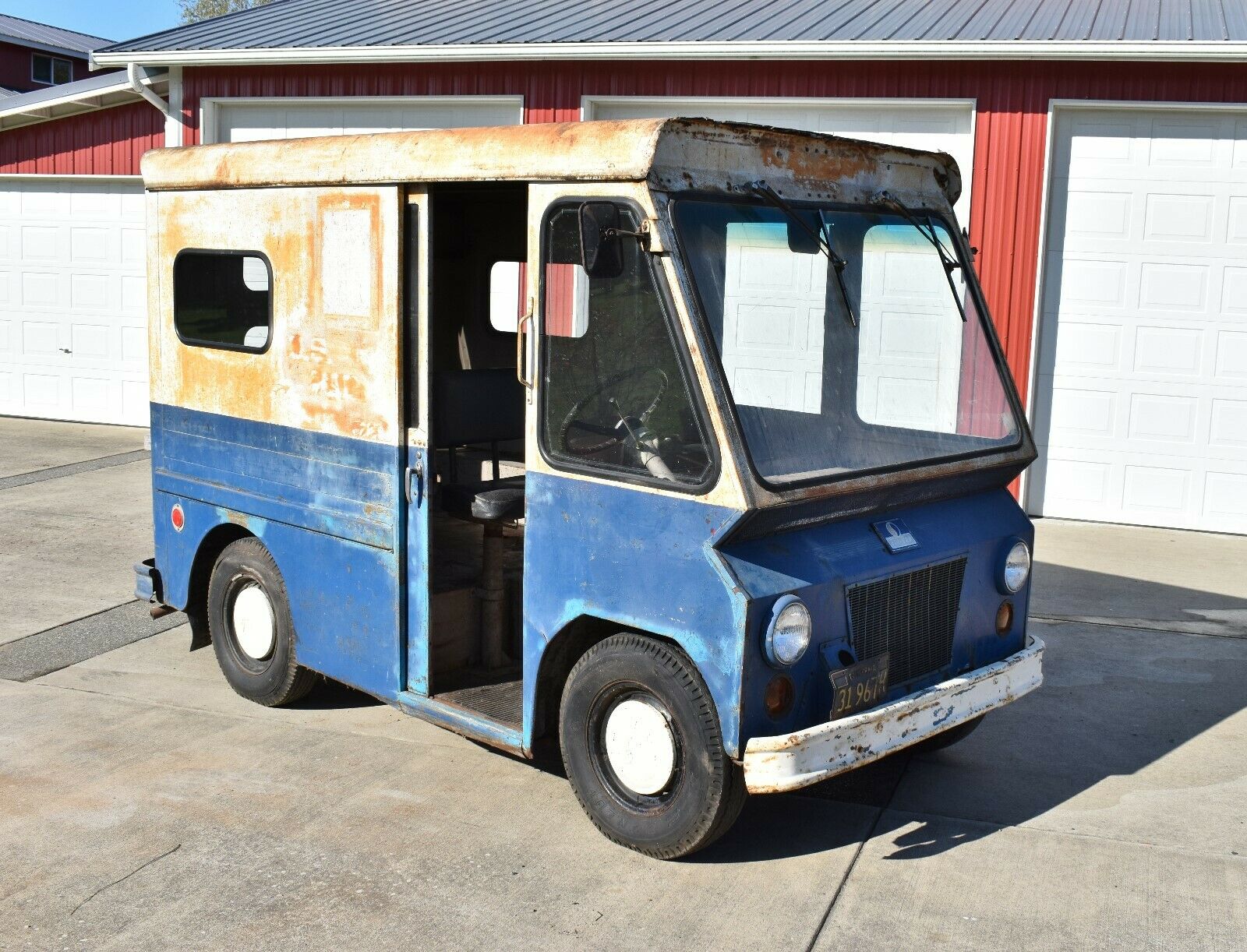 1963 Studebaker 8E5 mail truck