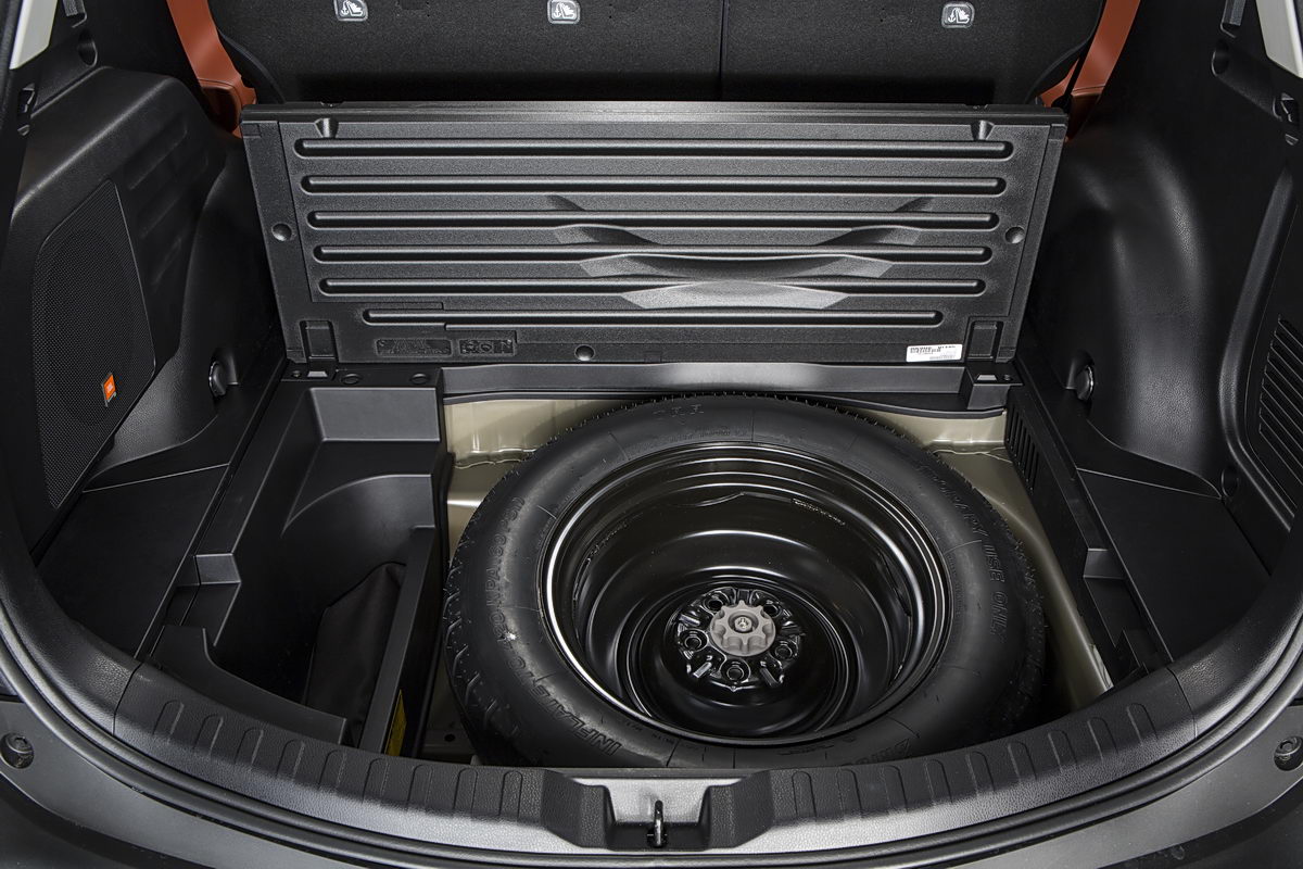 2013 Toyota RAV4 - under floor storage, spare tire, retractable cover