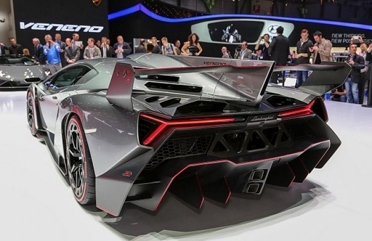 FIRST Shots Of The Lamborghini Veneno