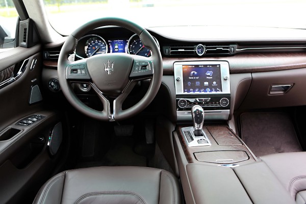 2014 Maserati Quattroporte Q4 interior