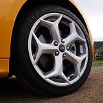 2013 Ford Focus ST 17-inch alloy wheels