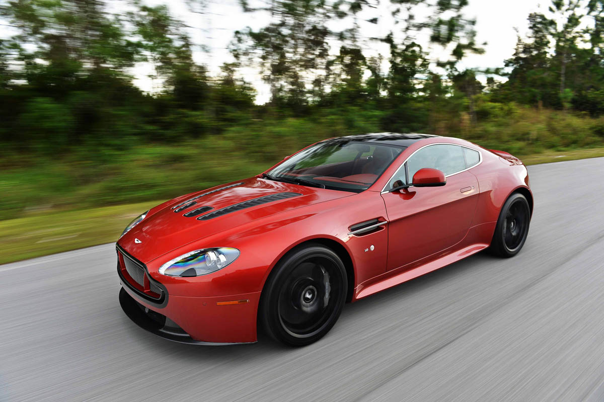 Aston Martin v12 Red
