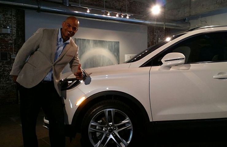 Kimatni Rawlins/Automotive Rhythms shows us the 2015 Lincoln MKC