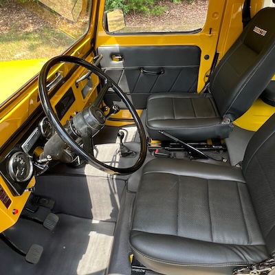 Daihatsu Taft - steering wheel, front seats