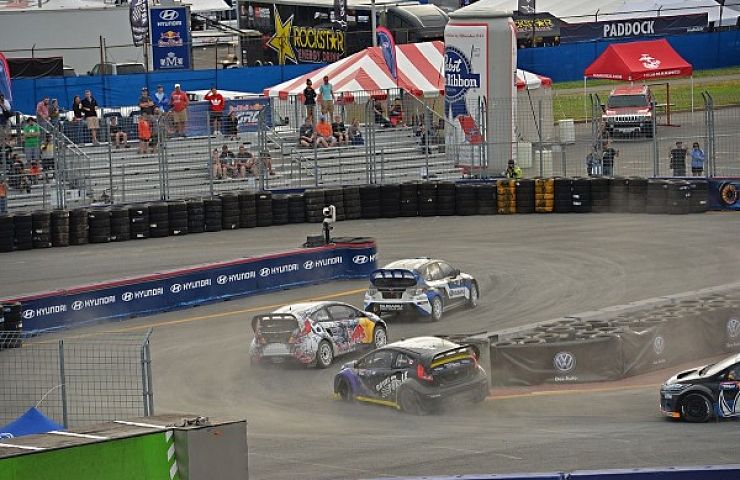 sverre isachsen leads the pack at red bull global rallycross washington dc race