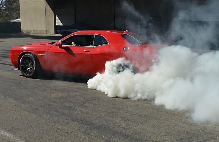 2015 dodge challenger srt hellcat burnout