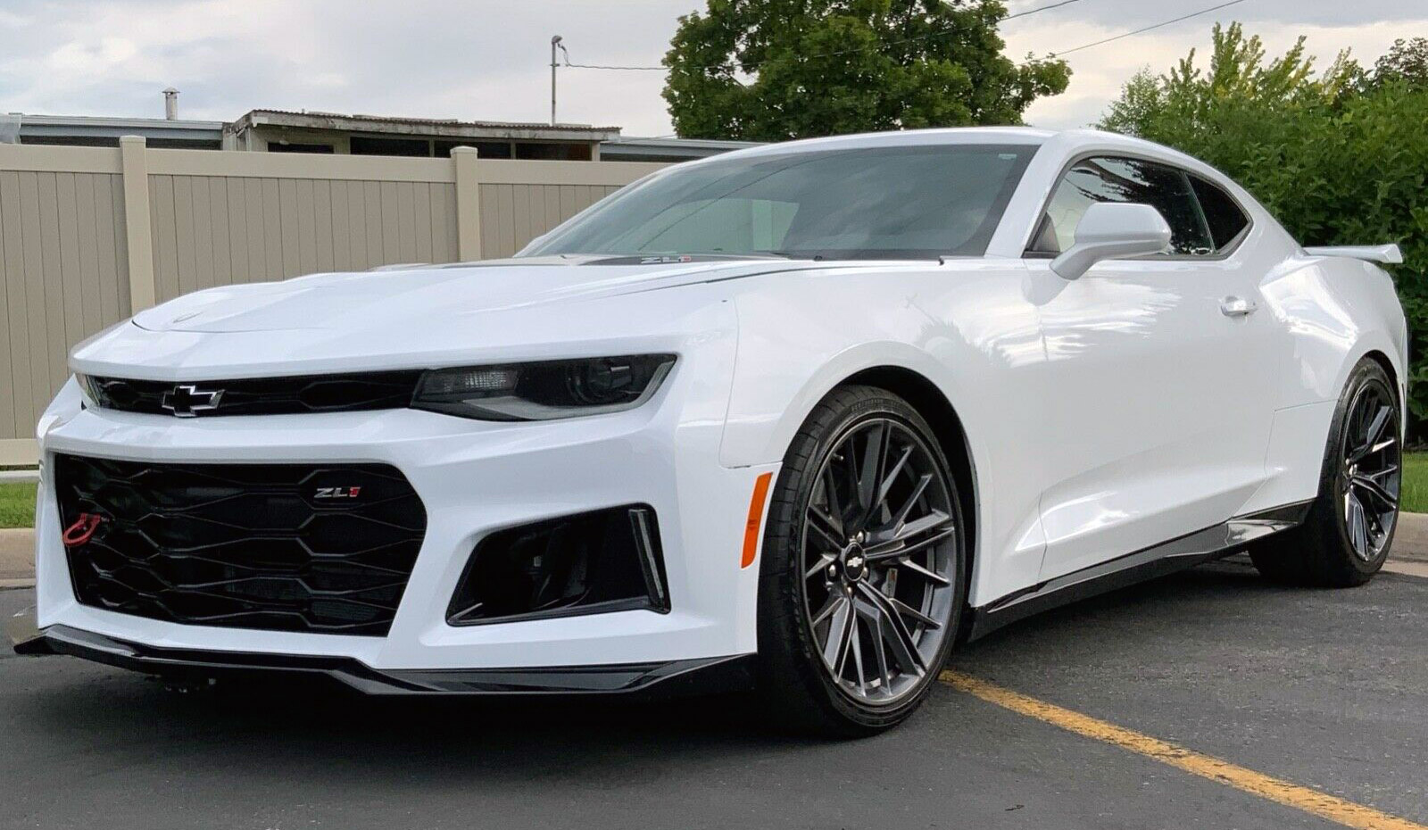 The seller claims that this is “the lowest priced 6th Generation ZL1 on the market” and that it has “flawless function.” It has a rebuilt title. 