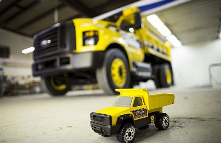 Ford F-750 Tonka Dump Truck