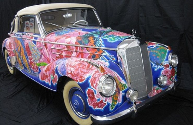 Los Angeles-based Japanese artist Hero Yamagata used a fully restored classic 1950s Mercedes vehicles as his canvas.