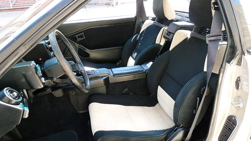 mr2-interior