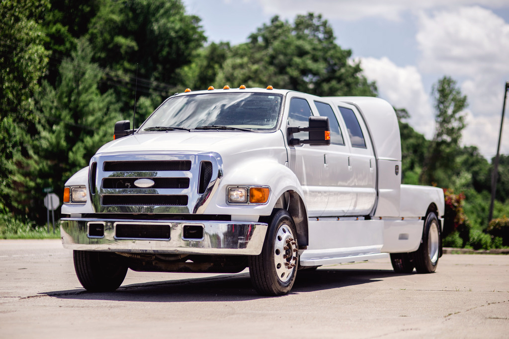 2005 Ford F-750 6-Door Super Crewzer