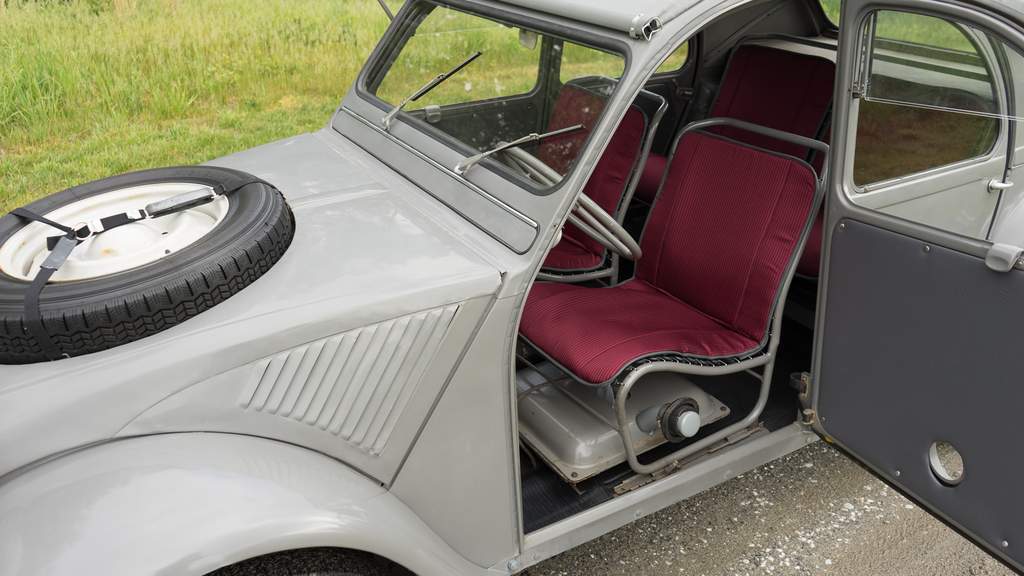 Citroën 2CV interior