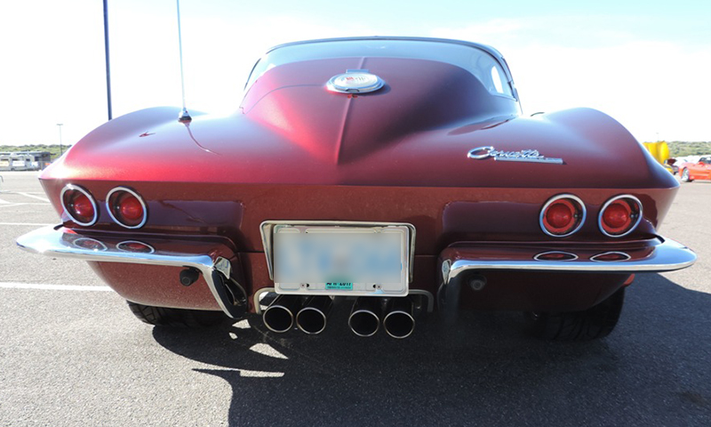 Srigley squeezed four exhaust pipes under the license plate.