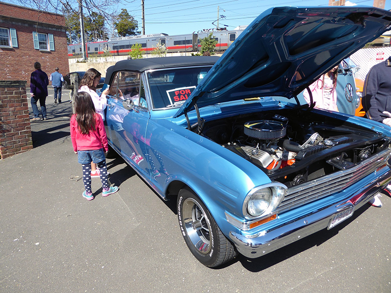 Kids enjoy a Chevy Nova ragtop. (Photo: Jim Motavalli)