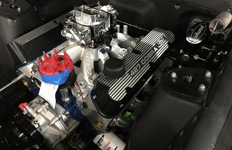 The eBay Mustang's 427 Cobra Jet V8 was fitted with an aluminum Edelbrock intake manifold and a classic Holly 750 CFM Ultra Double Pumper Carburetor