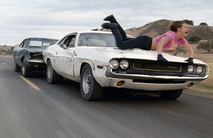 challenger-with-actress-800-726x400-740x480.jpg