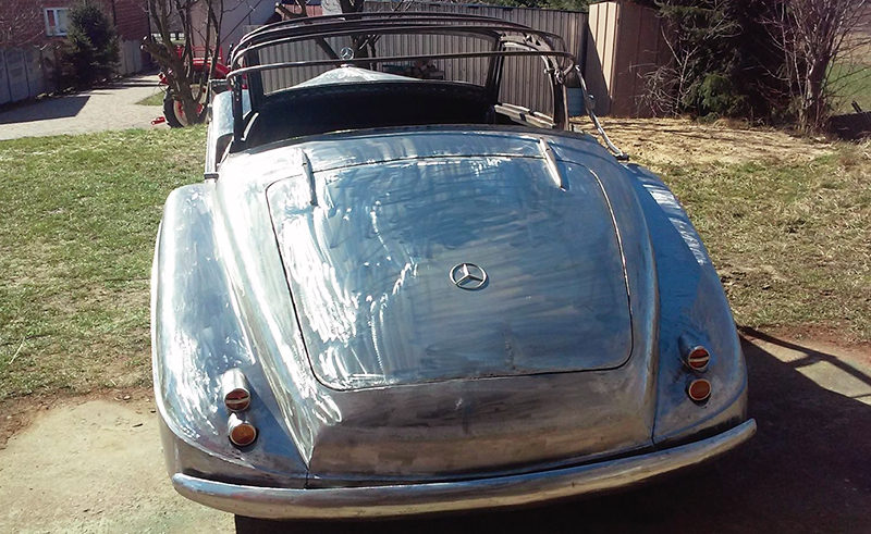 The three-pointed star for the trunk is already in place.