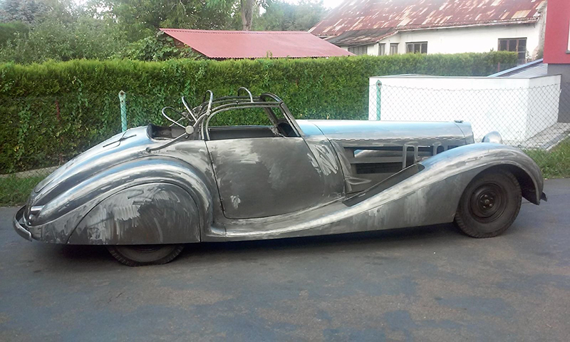 The seller’s metalwork is expertly done, but those top bows need a top.