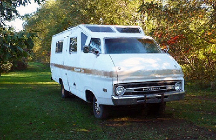 The seller of this 1972 Discoverer will include a second parts vehicle.