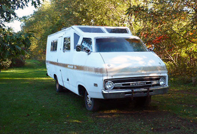 The seller of this 1972 Discoverer will include a second parts vehicle.