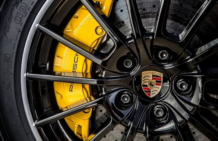 Stylish Porsche brake calipers