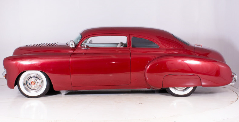 This 1949 Chevrolet Fleetline showcases a lead sled’s requisite chopped roof line.