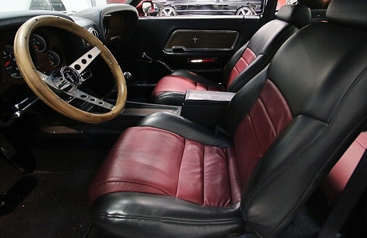 1970 Ford Mustang interior