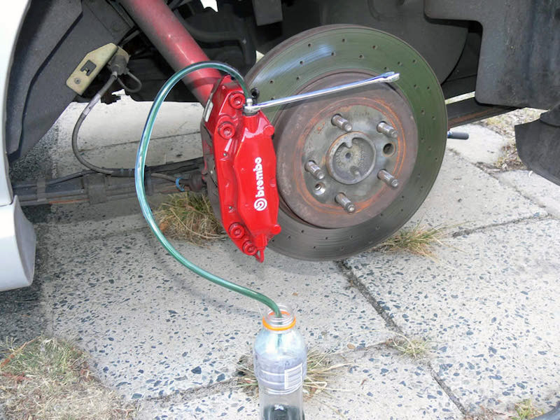 Bleeding brakes