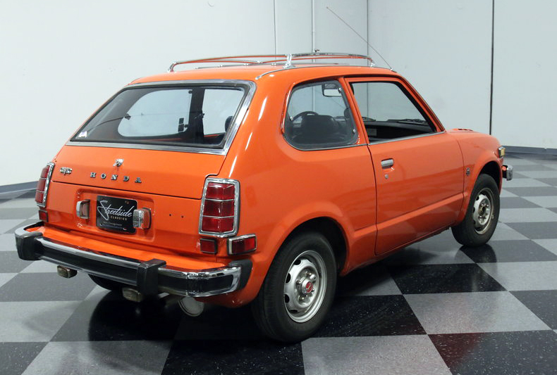 The early Civic came in 3- and 5-door hatchback versions. 