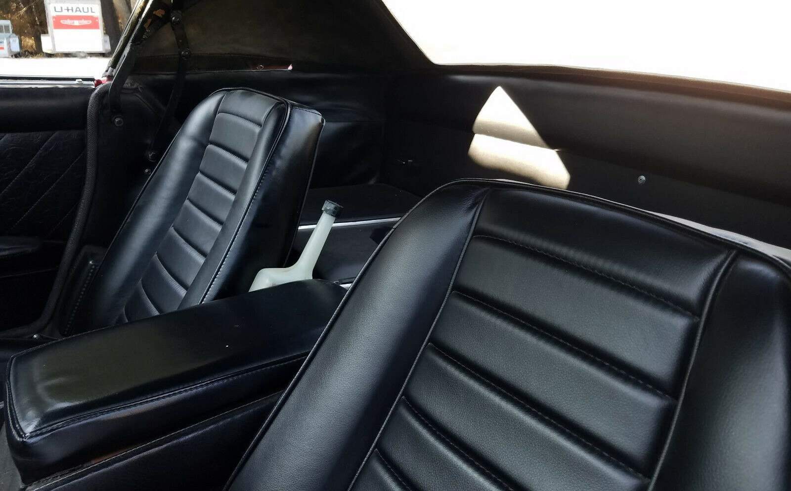 Intermeccanica Italia seats