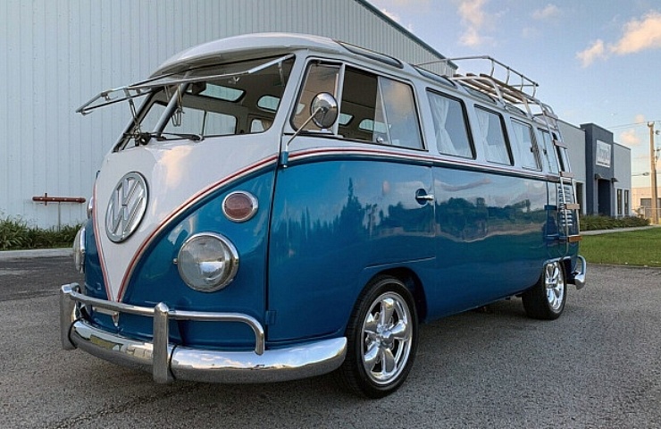 1967 VOLKSWAGEN TYPE II 21-WINDOW BUS