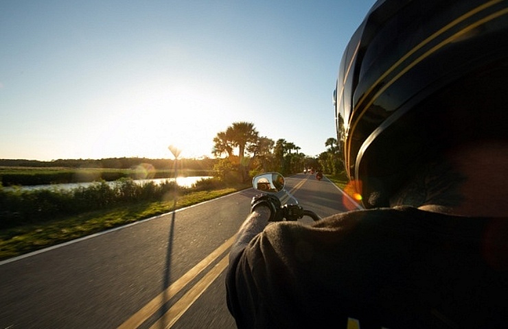 Cruising the Ormond Loop at 2021 Daytona Bike Week