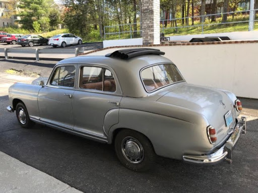 These stately Mercedes-Benz 220S cars had optional Webasto full-length canvas roofs. 