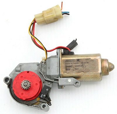 This is a sunroof motor from a Land Rover Discovery. 