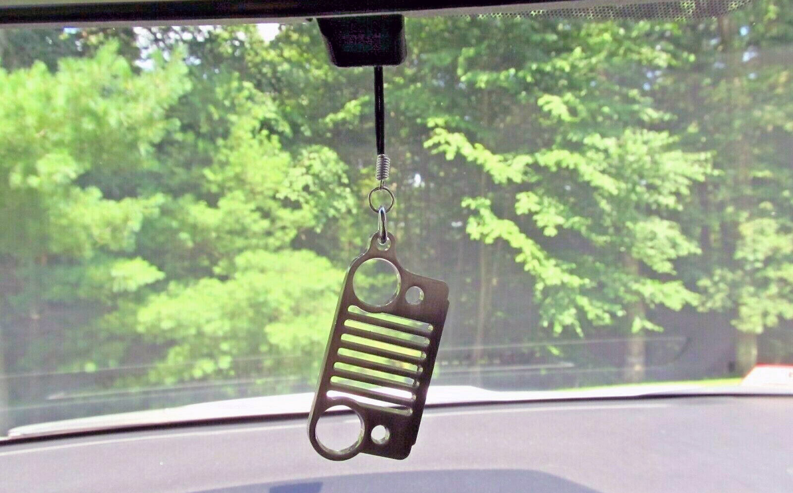 How much do you love Jeep’s iconic design? Prove it with this Jeep grille decoration.