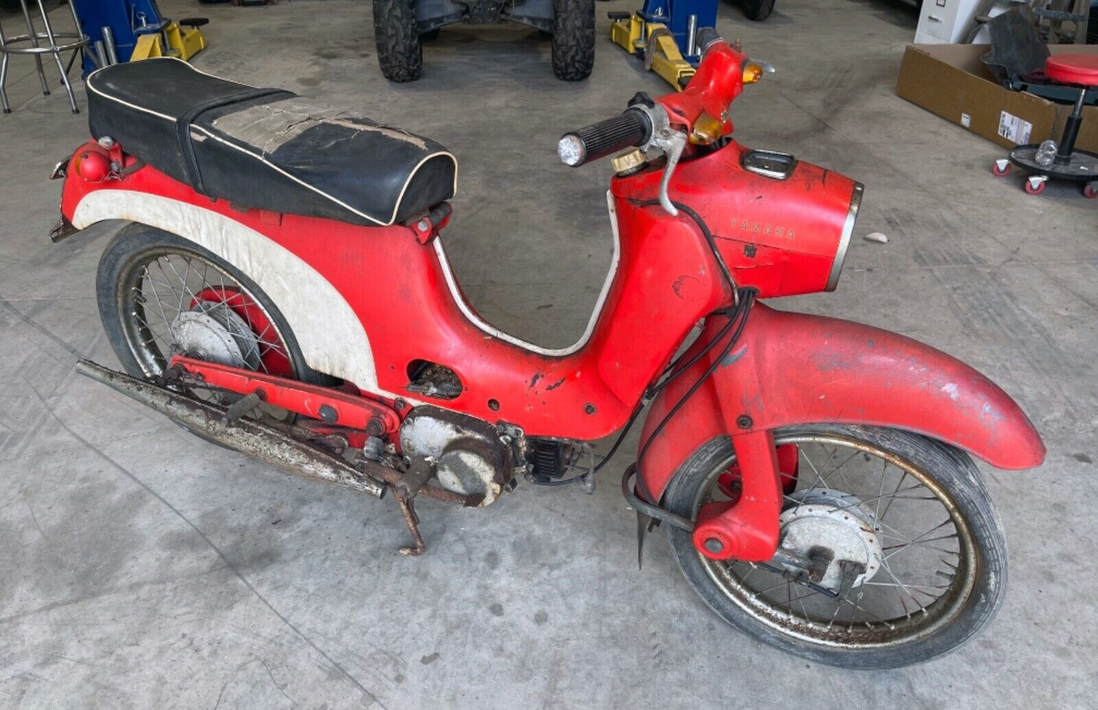 This 1960 MF1 Yamaha scooter is ready for restoration.