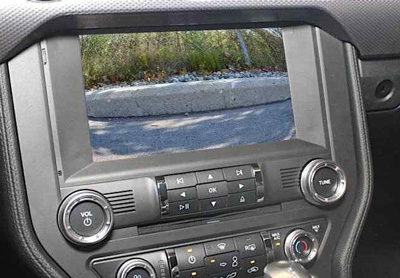 An image on the dash can guide you to the curb.