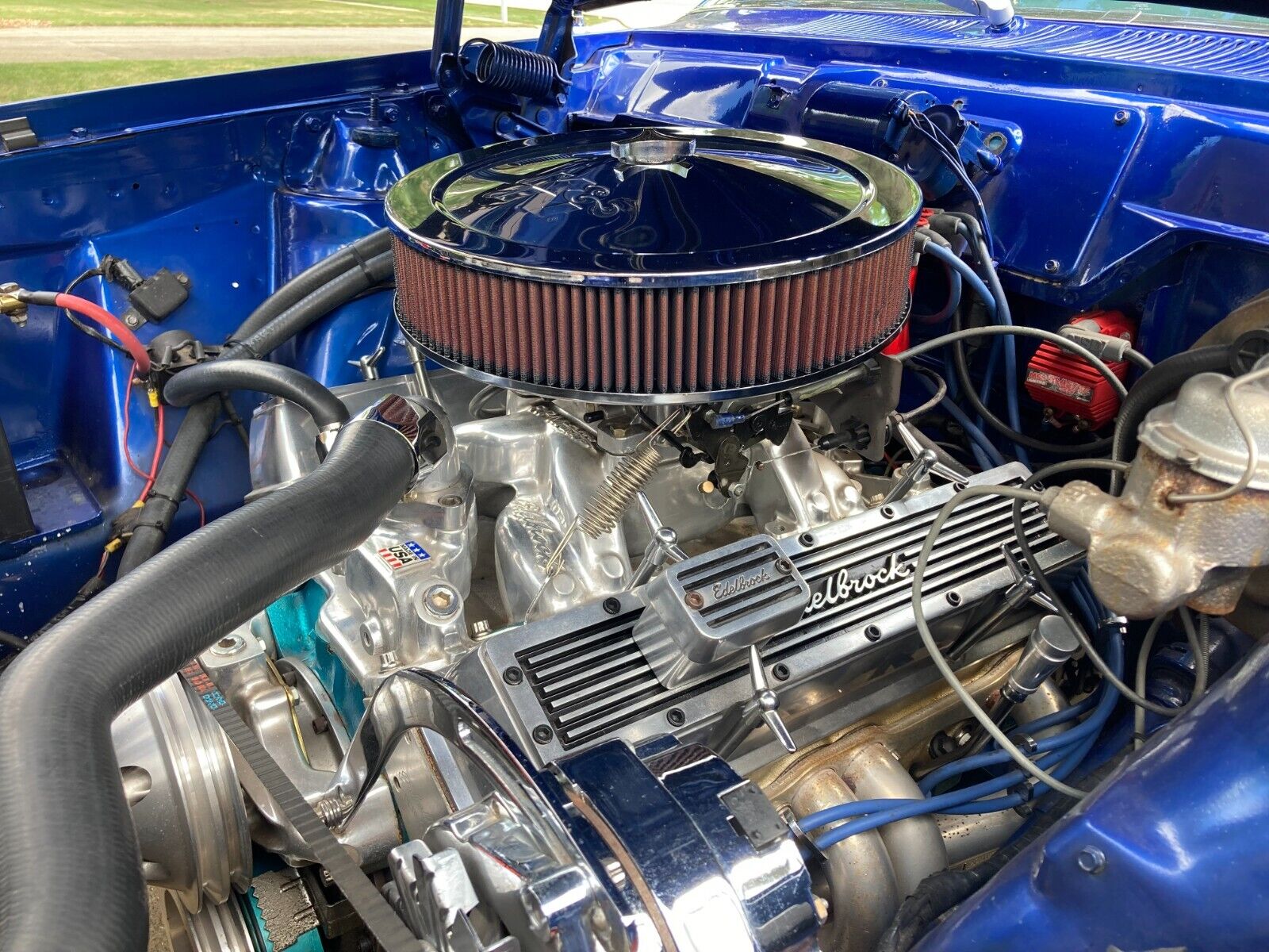 350 cubic inch Chevrolet V8 engine