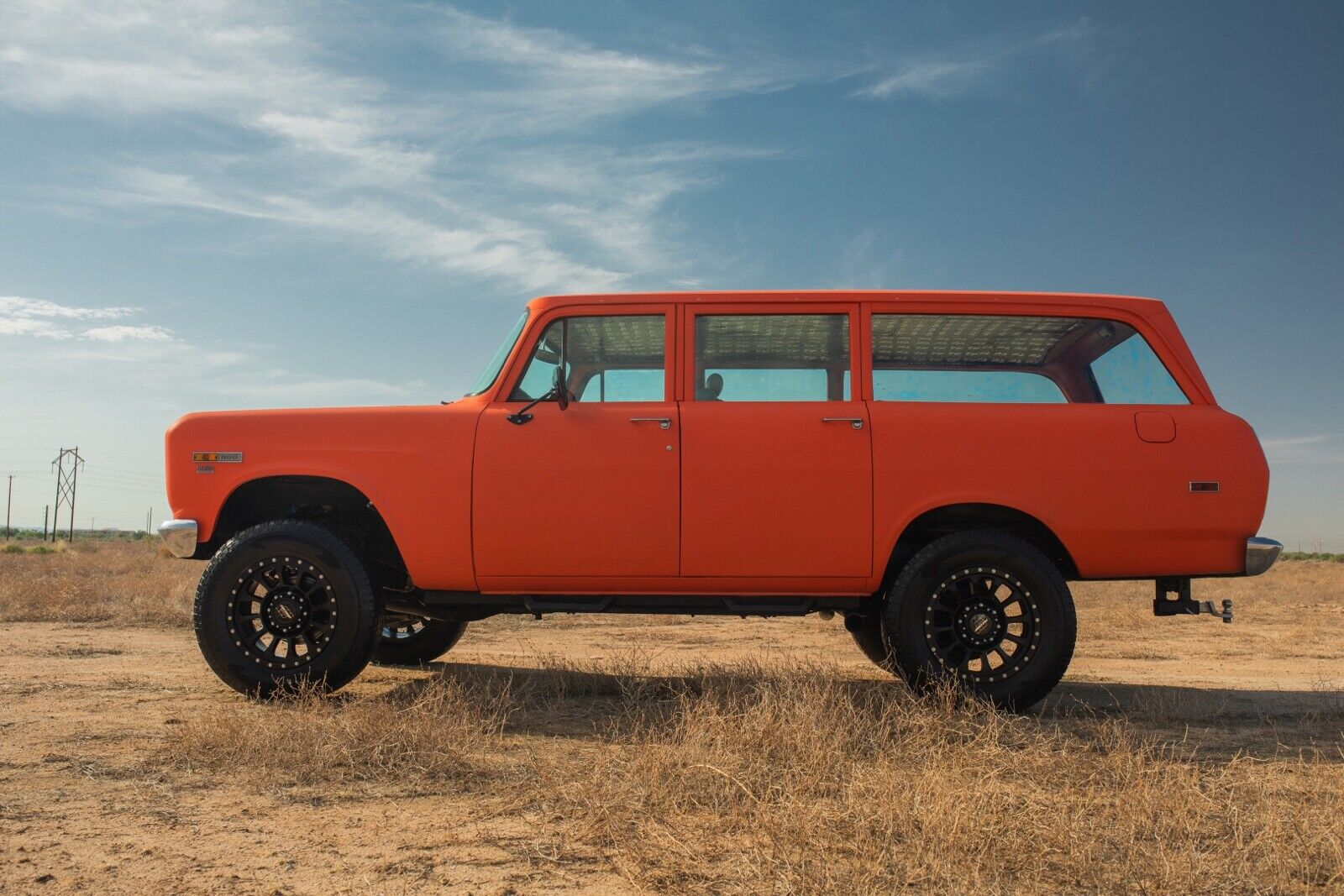 1970_International_Travelall_left_side.jpg