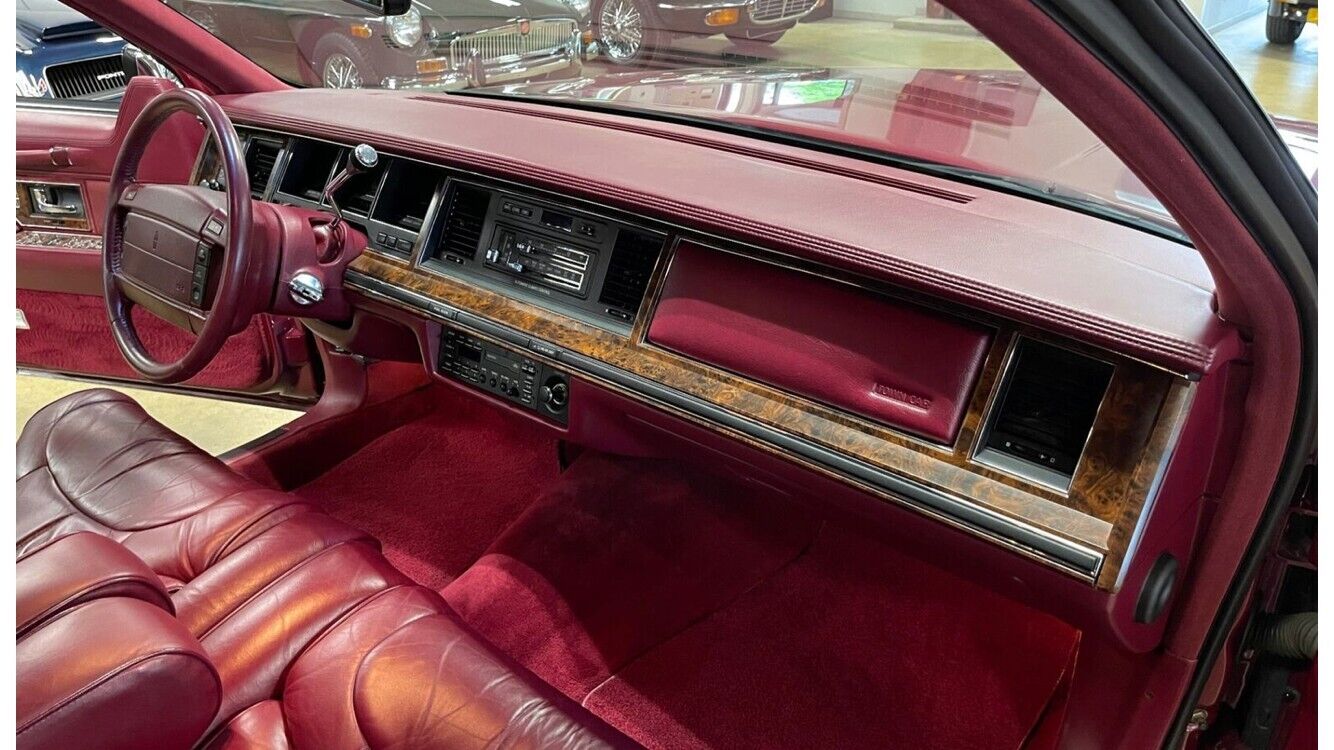 LowMileage ‘91 Lincoln Town Car Offers High Bling at Great Price
