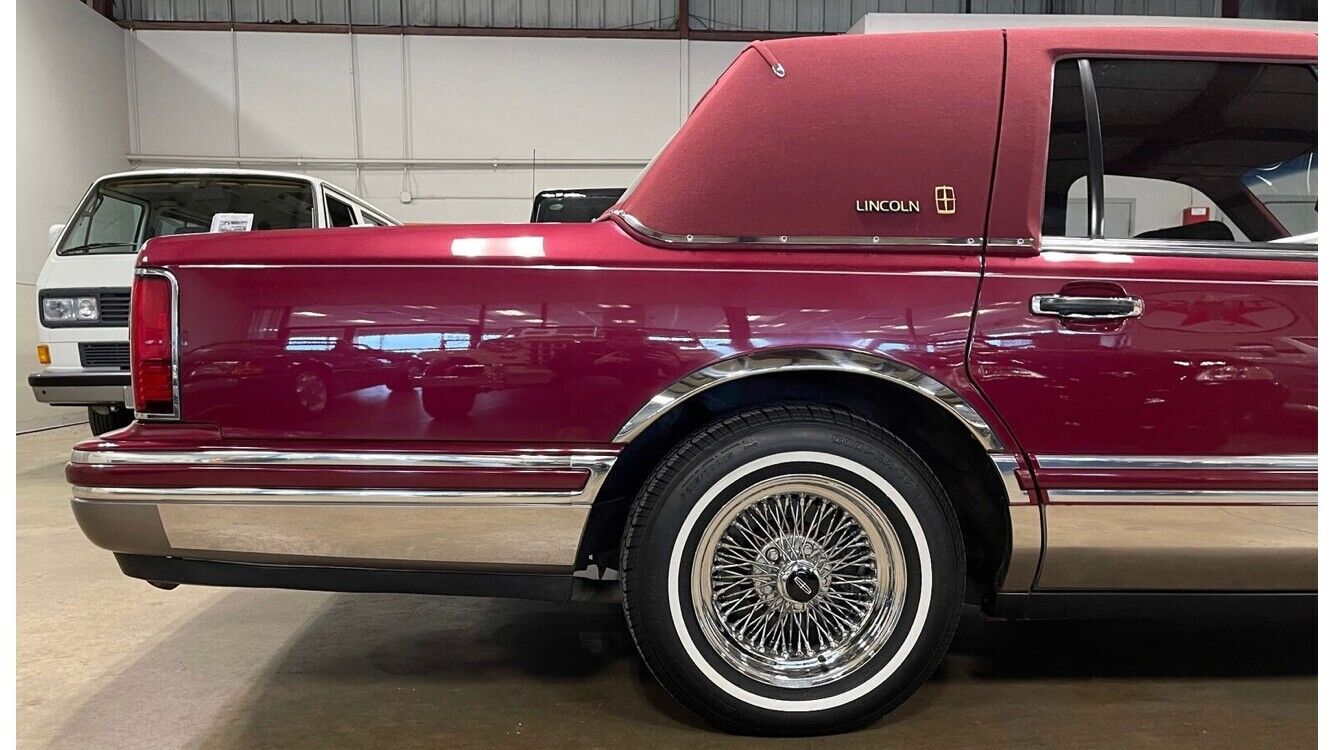 LowMileage ‘91 Lincoln Town Car Offers High Bling at Great Price