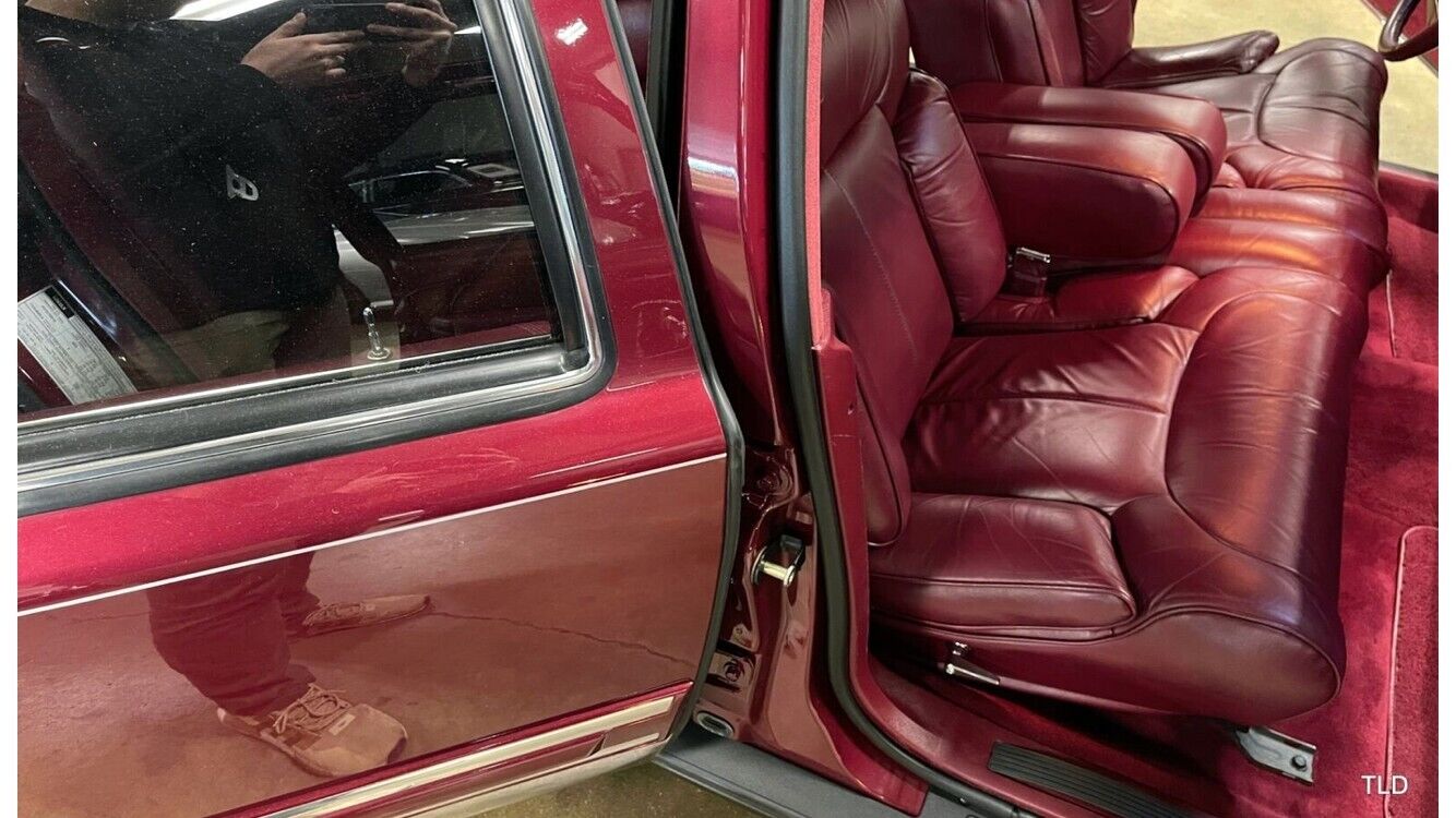 LowMileage ‘91 Lincoln Town Car Offers High Bling at Great Price