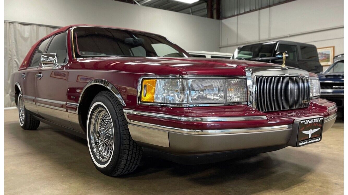LowMileage ‘91 Lincoln Town Car Offers High Bling at Great Price