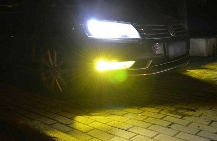 Yellow Fog Light - passenger side