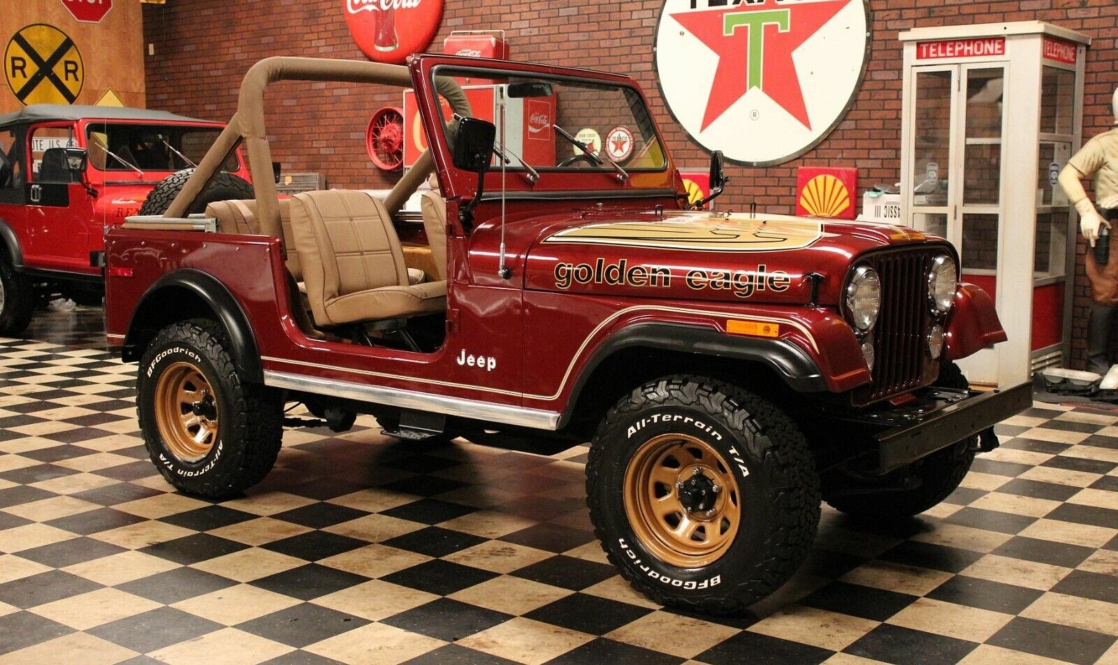 Vintage off-roader: Jeep CJ-7 Golden Eagle - right front profile, without top