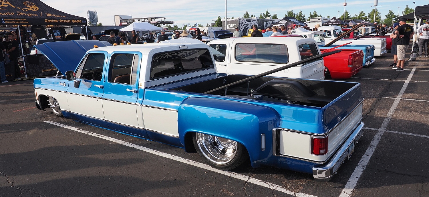 Blue and white dropped crew cab dually - Dino's Git Down