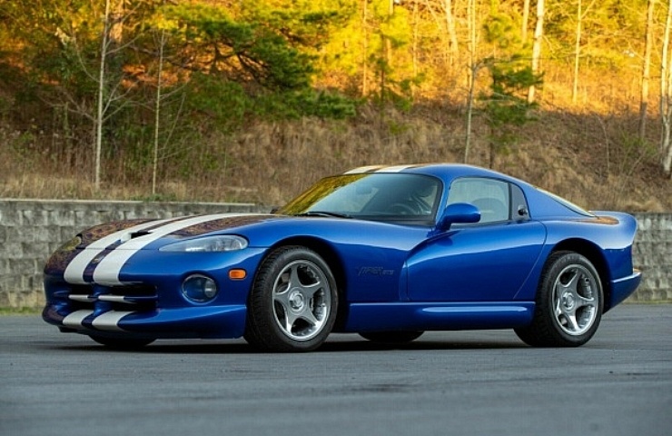 Dodge_Viper GTS - featured - left front profile