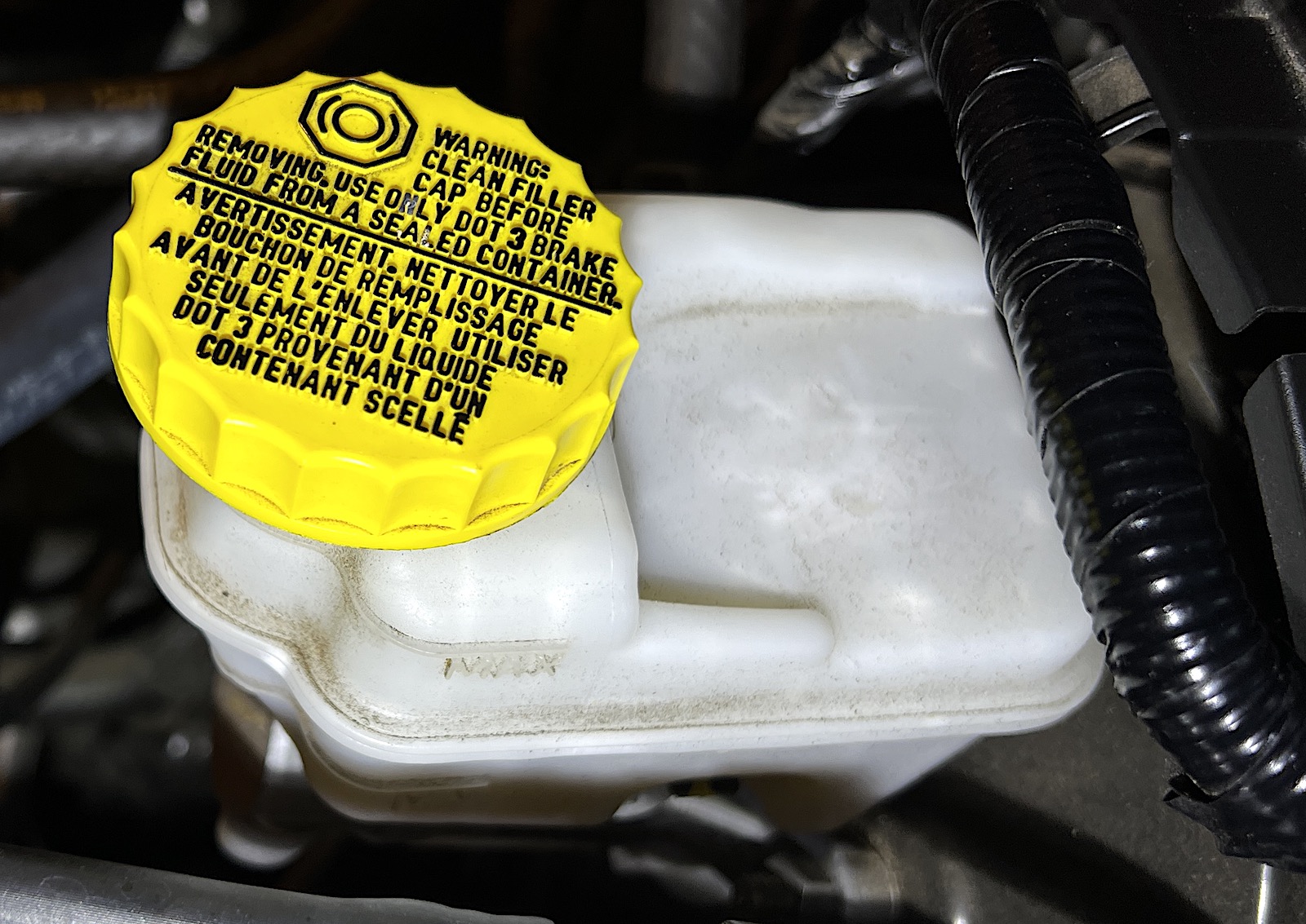 Brake fluid reservoir 