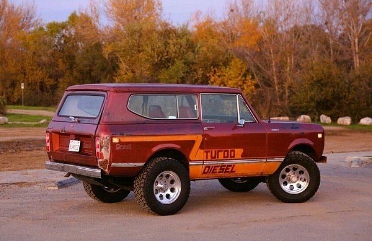 International Harvester Scout II - right rear profile